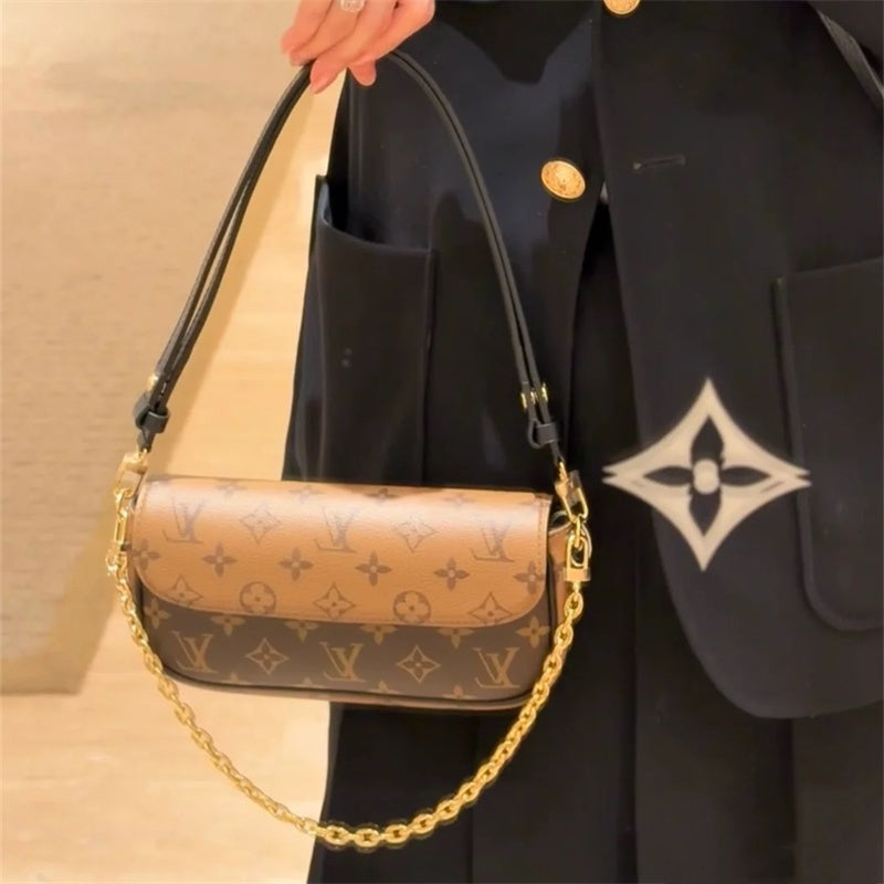 Elegant LV genuine leather crossbody bag With chain