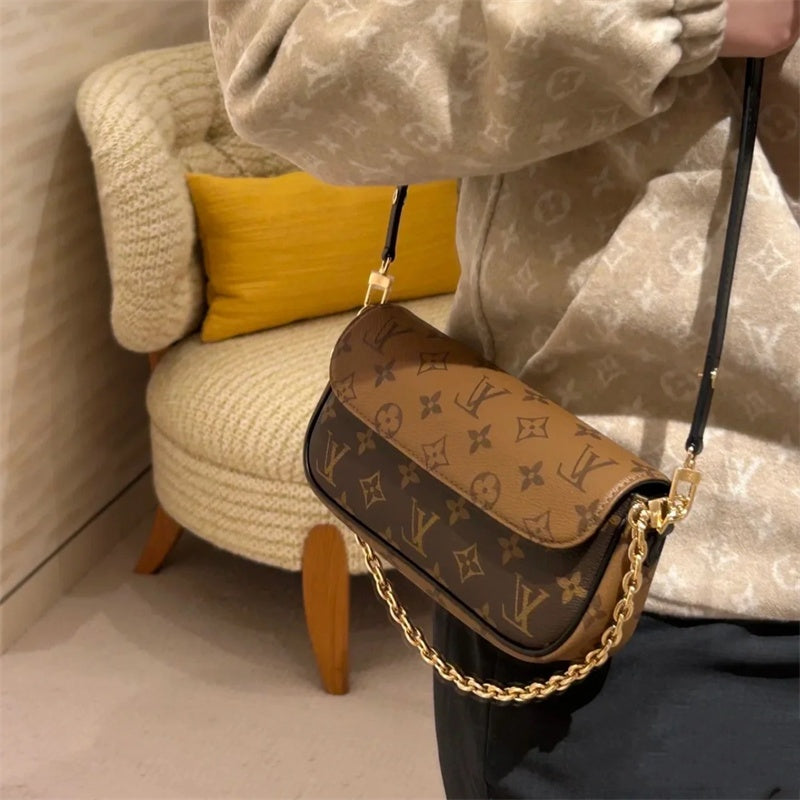 Elegant LV genuine leather crossbody bag With chain