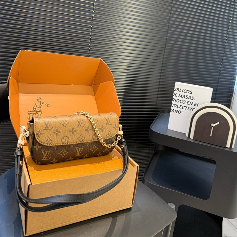 Elegant LV genuine leather crossbody bag With chain