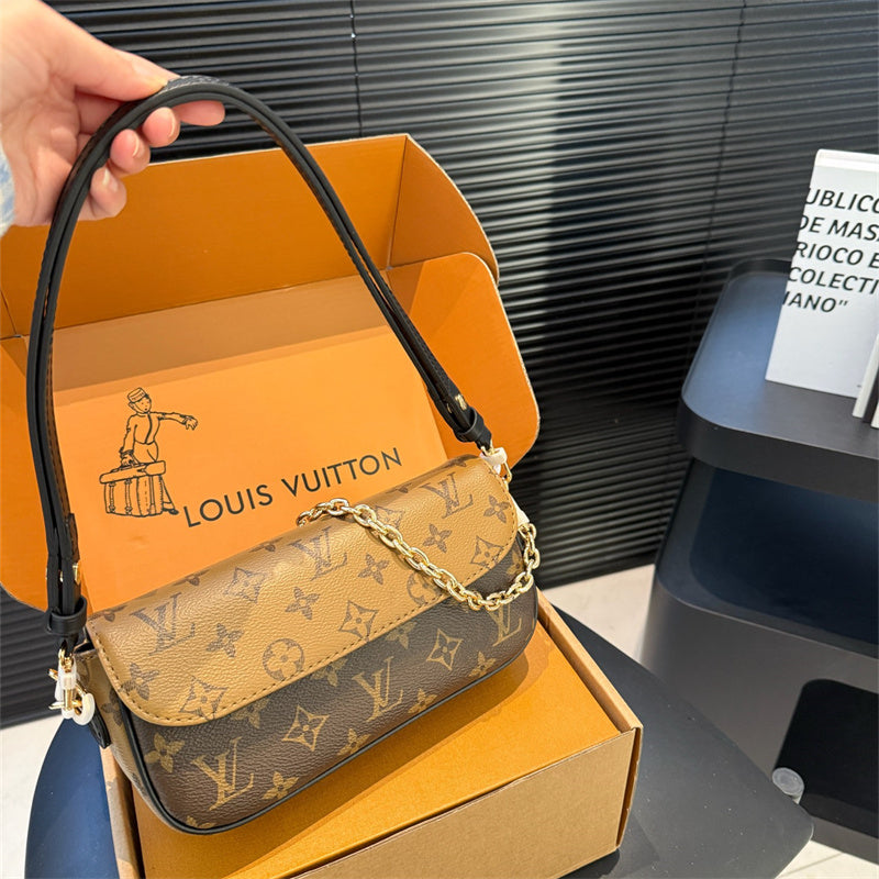 Elegant LV genuine leather crossbody bag With chain