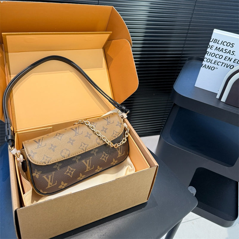 Elegant LV genuine leather crossbody bag With chain