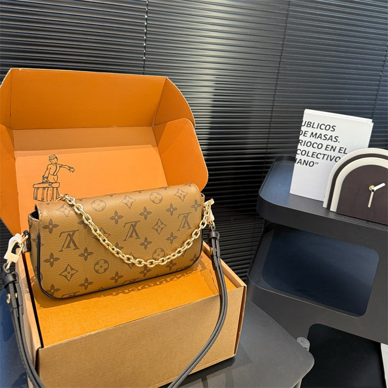 Elegant LV genuine leather crossbody bag With chain