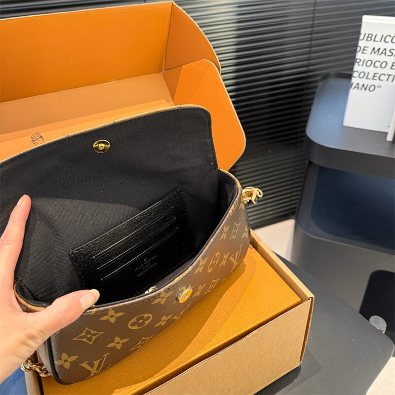 Elegant LV genuine leather crossbody bag With chain