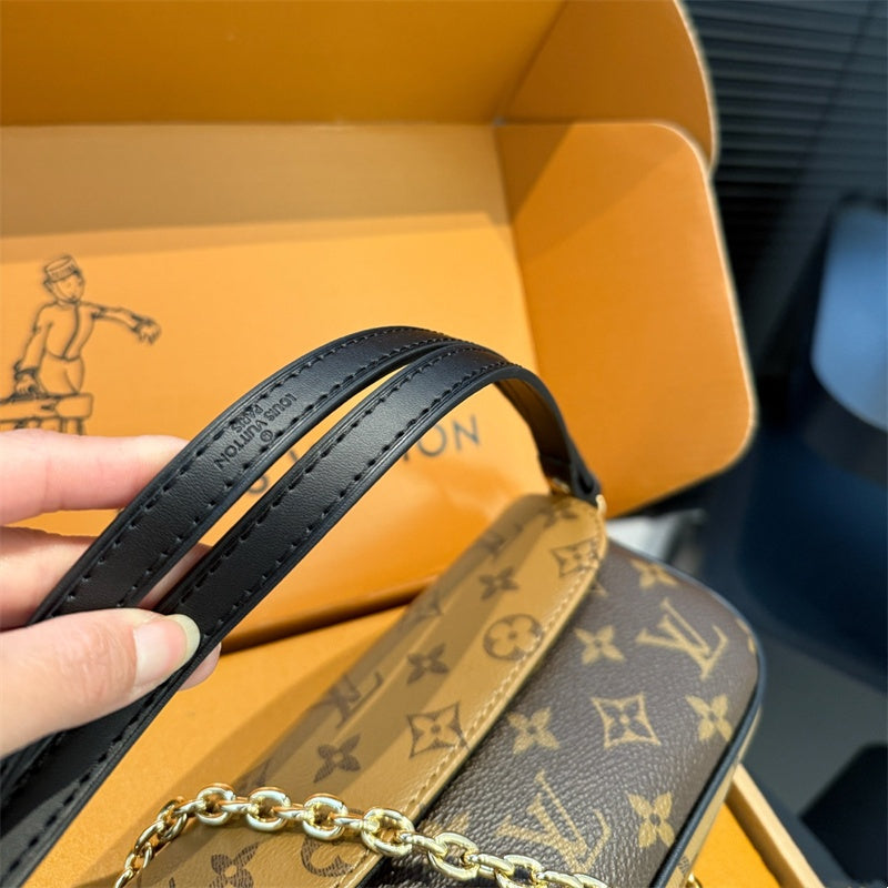 Elegant LV genuine leather crossbody bag With chain