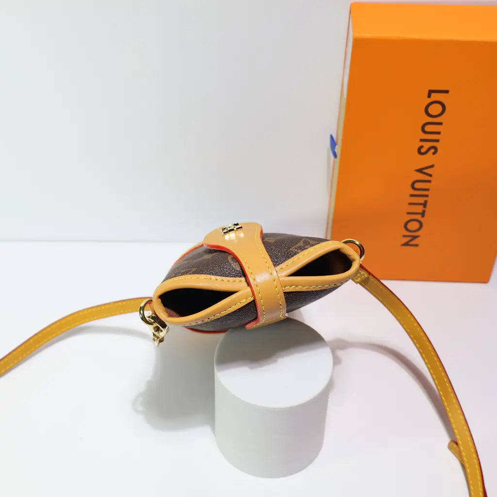 Luxury Louis Vuitton Pouch Crossbody Bag