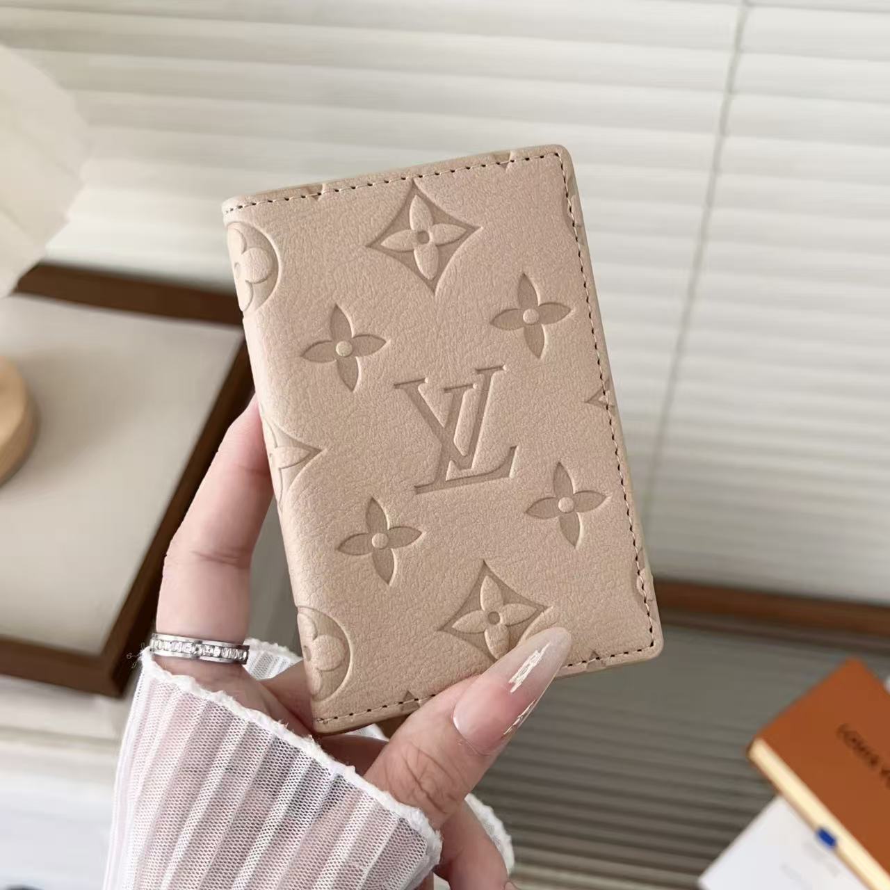 Lv luxury Leather Card Holder - Premium Credit Card Wallet