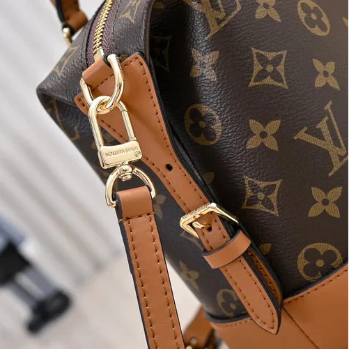 Elegant Handbag Louis Vuitton Bag Made of Genuine Leather with a Monogram