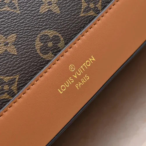 Elegant Handbag Louis Vuitton Bag Made of Genuine Leather with a Monogram