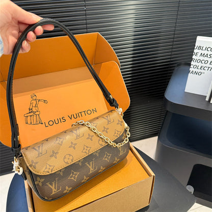 Elegant LV genuine leather crossbody bag With chain