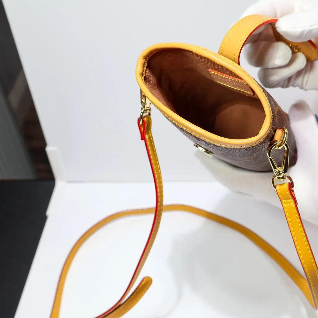 Luxury Louis Vuitton Pouch Crossbody Bag