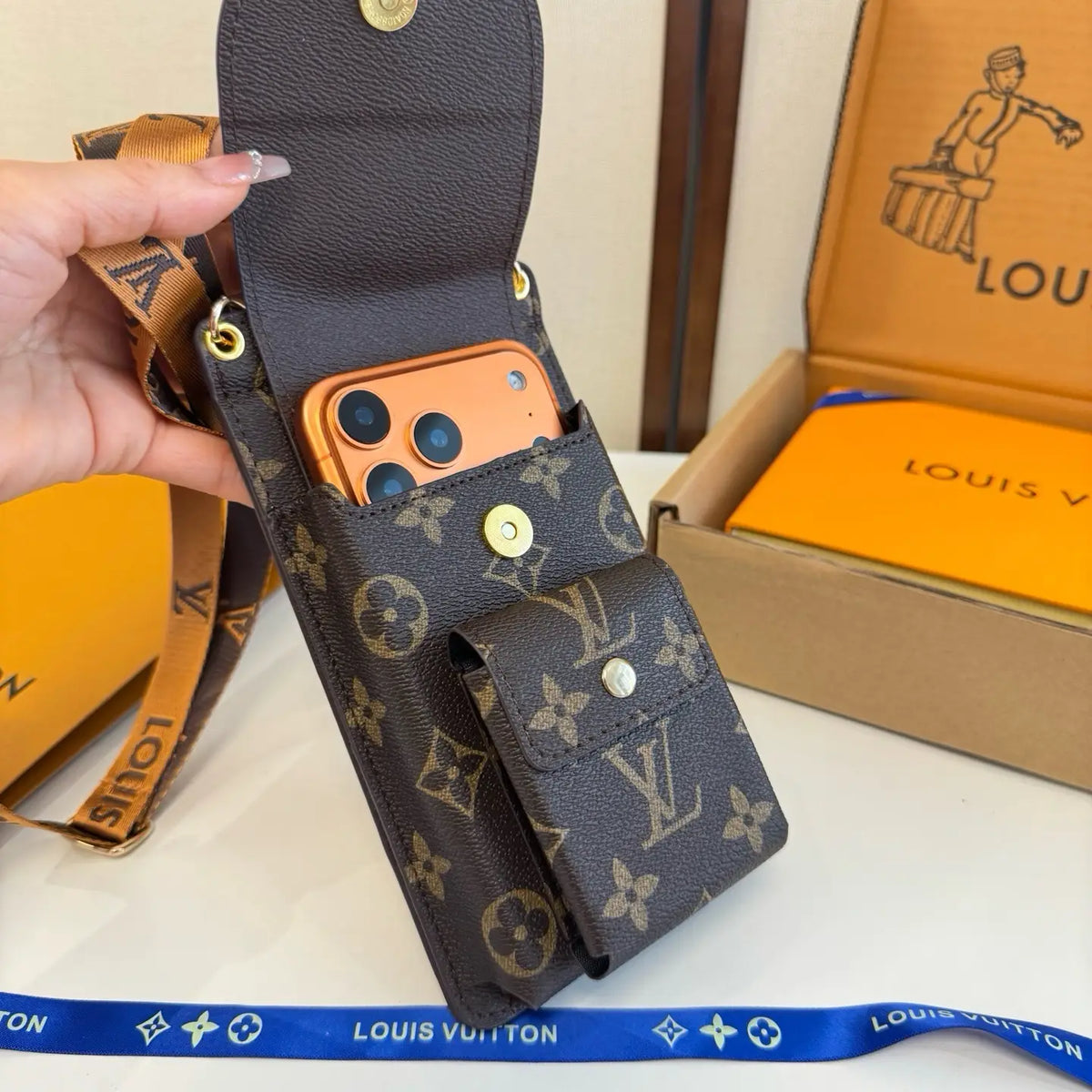 Luxury Louis Vuitton Monogram Multi-Pocket Crossbody Phone Bag